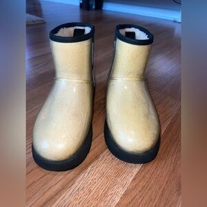 S4.   UGG women’s classic clear Shearling-Lined Short Boots